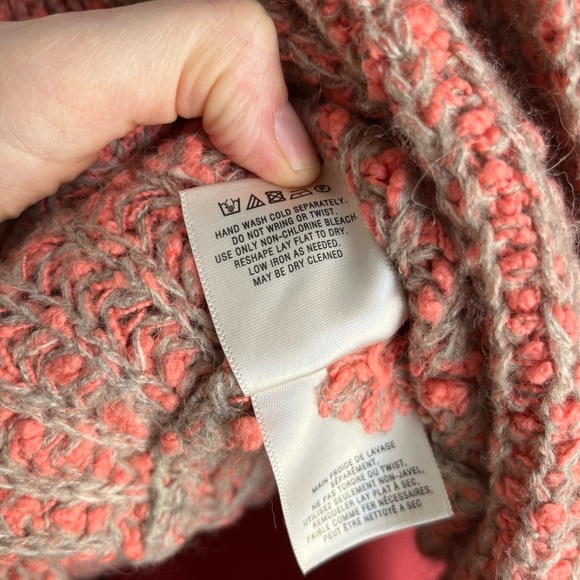 Moth Marled V-Neck Sweater (M) - Picture 11 of 12